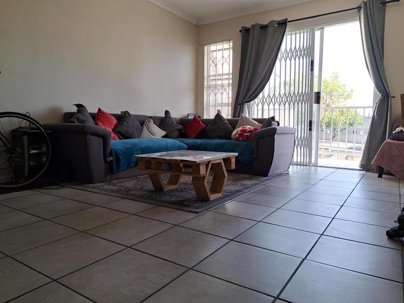 2 Bedroom Property for Sale in Oakglen Western Cape